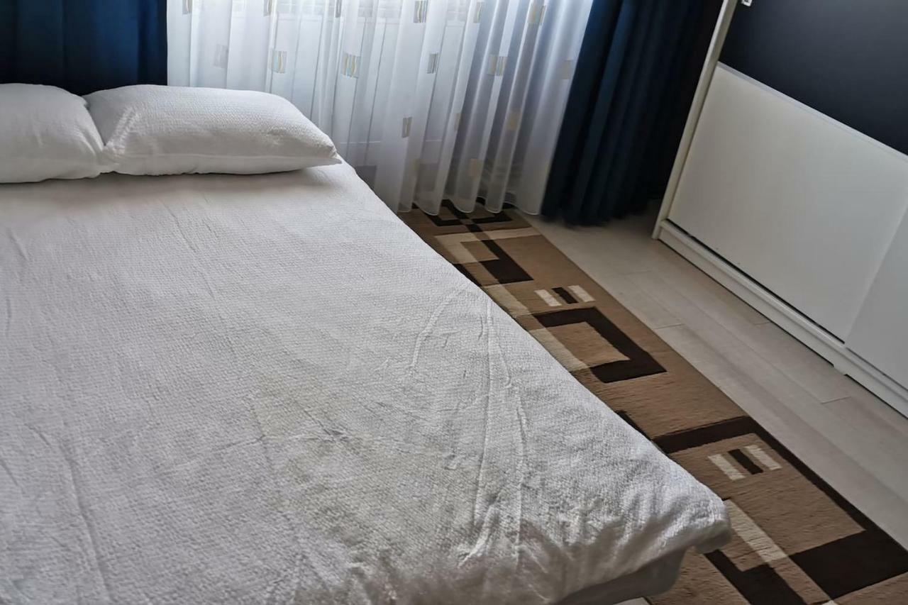 Luxury Apartment With Two Bedrooms And Large Living Room, 100 Square Meters, City Center Орадя Екстер'єр фото